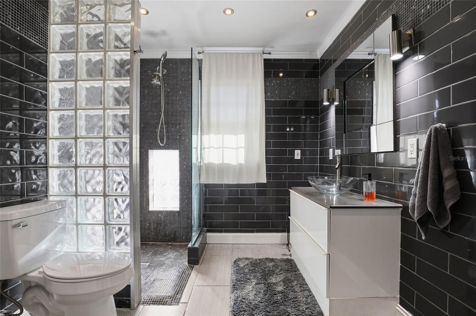 Image 33 of 44 For 3827 Sugar Lane