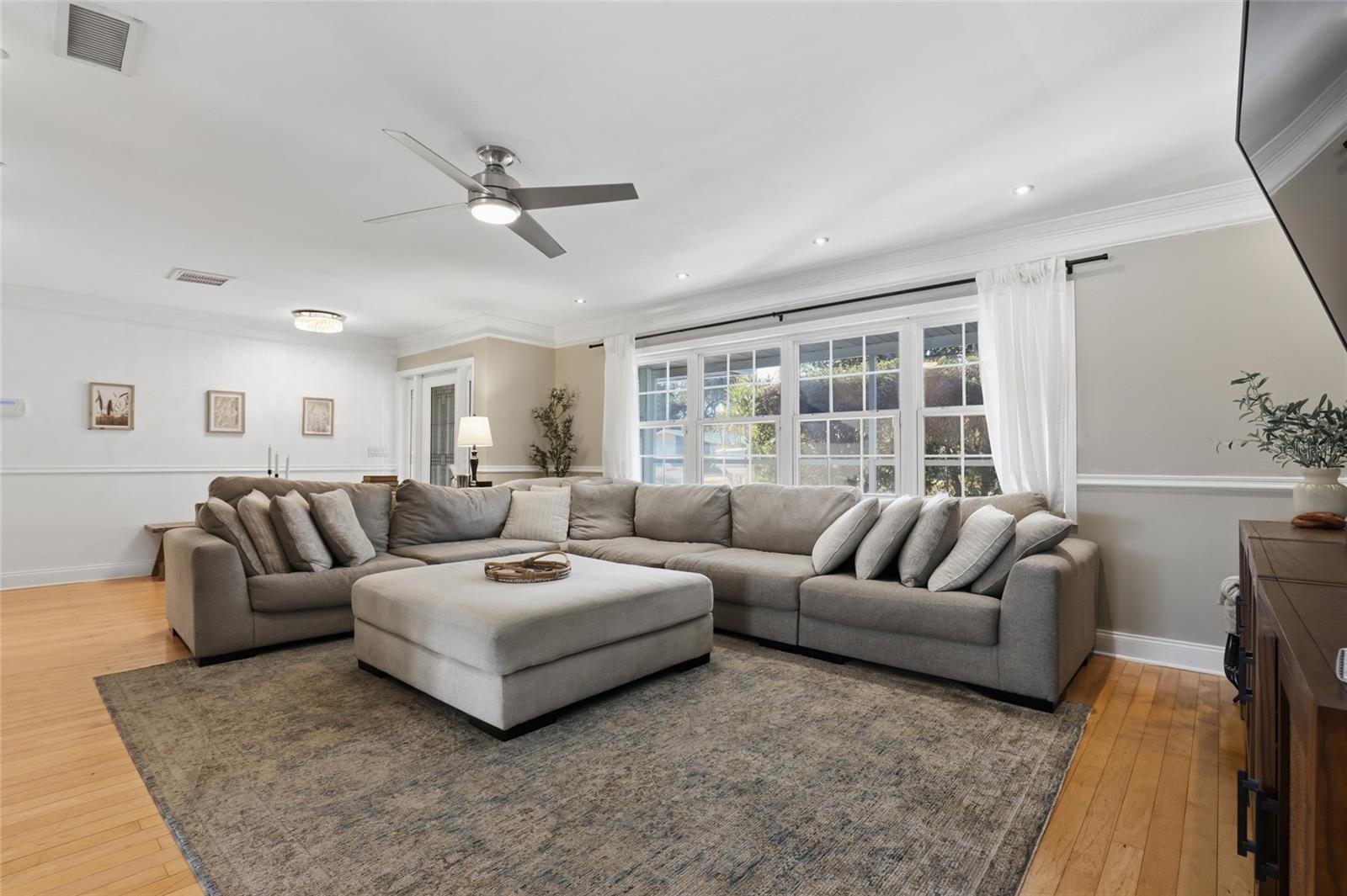 Image 9 of 44 For 3827 Sugar Lane