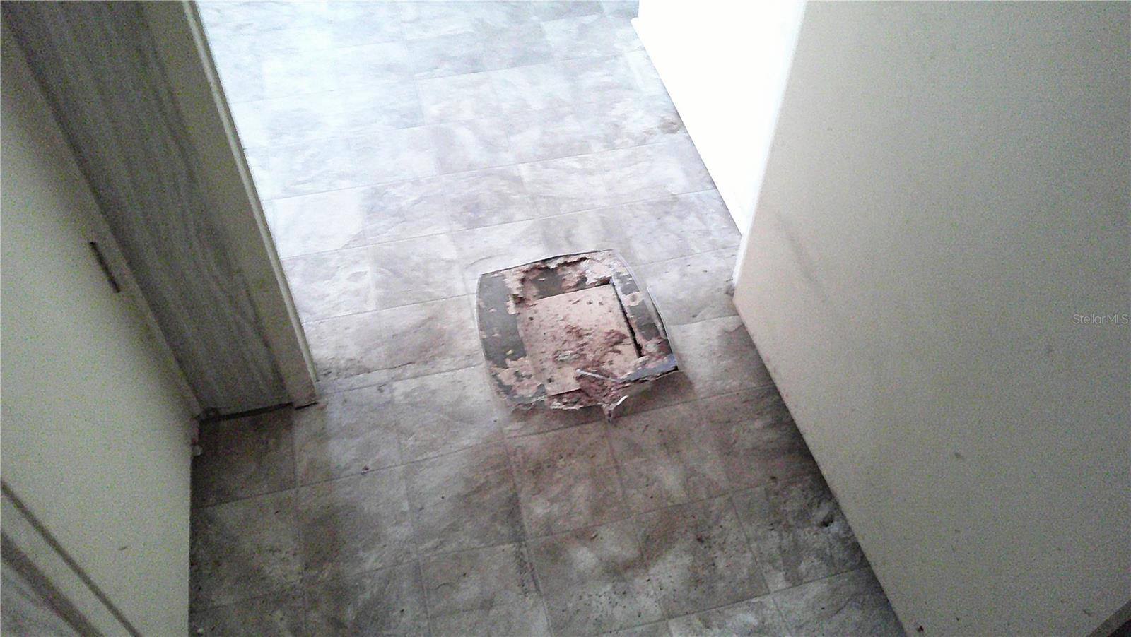 Image 15 of 37 For 6710 36th Avenue E 192