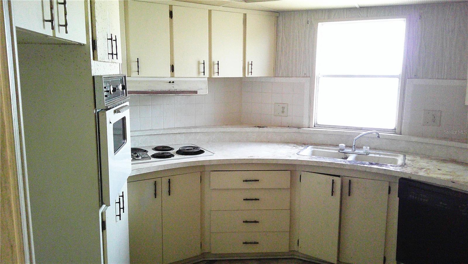 Image 16 of 37 For 6710 36th Avenue E 192