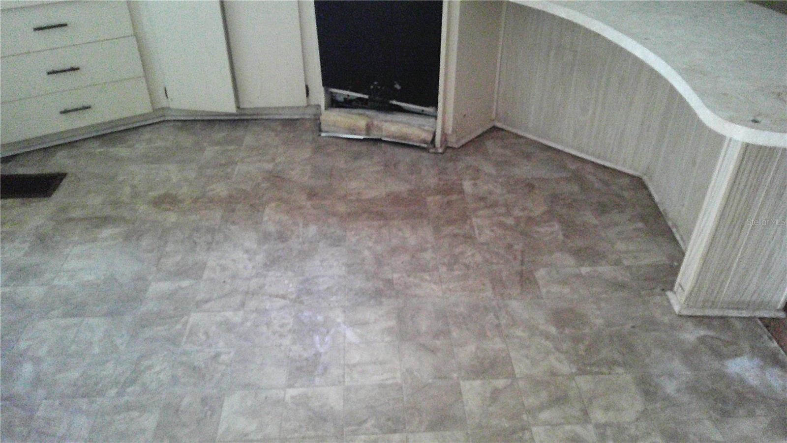 Image 17 of 37 For 6710 36th Avenue E 192