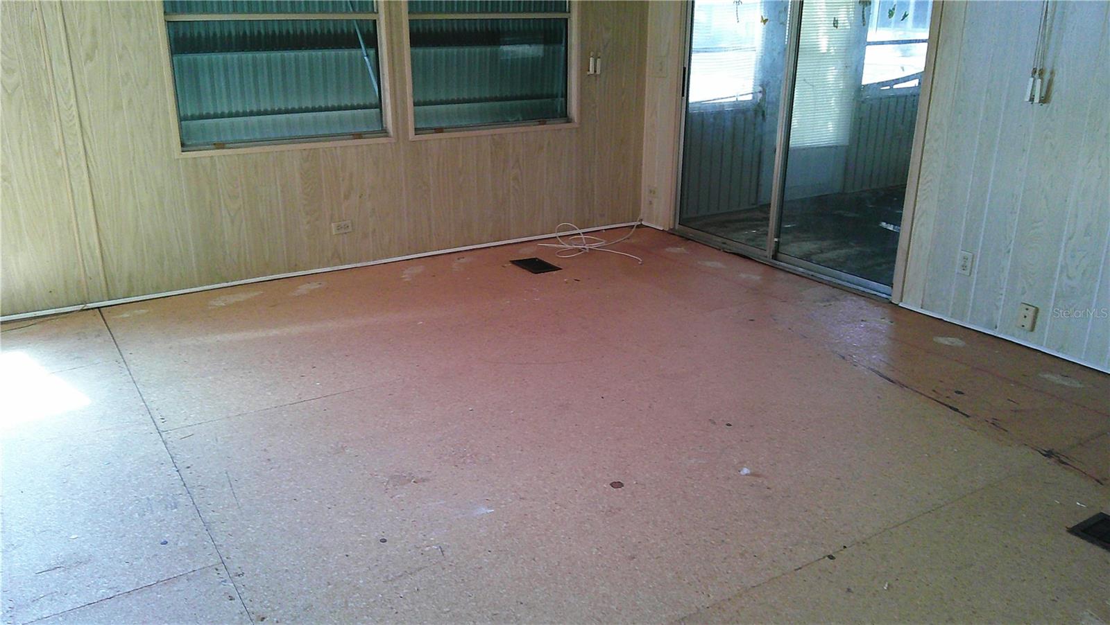 Image 21 of 37 For 6710 36th Avenue E 192