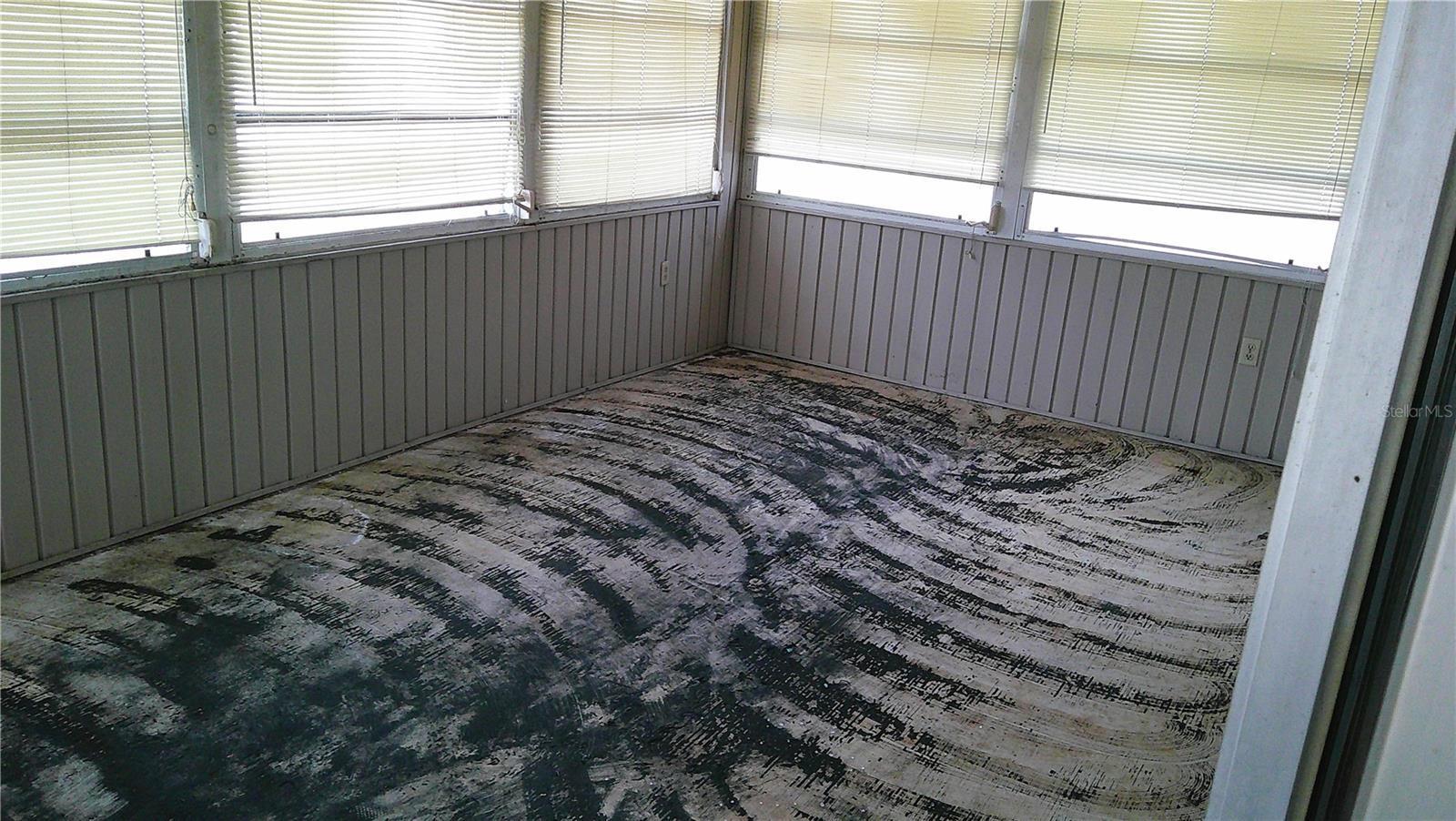 Image 23 of 37 For 6710 36th Avenue E 192