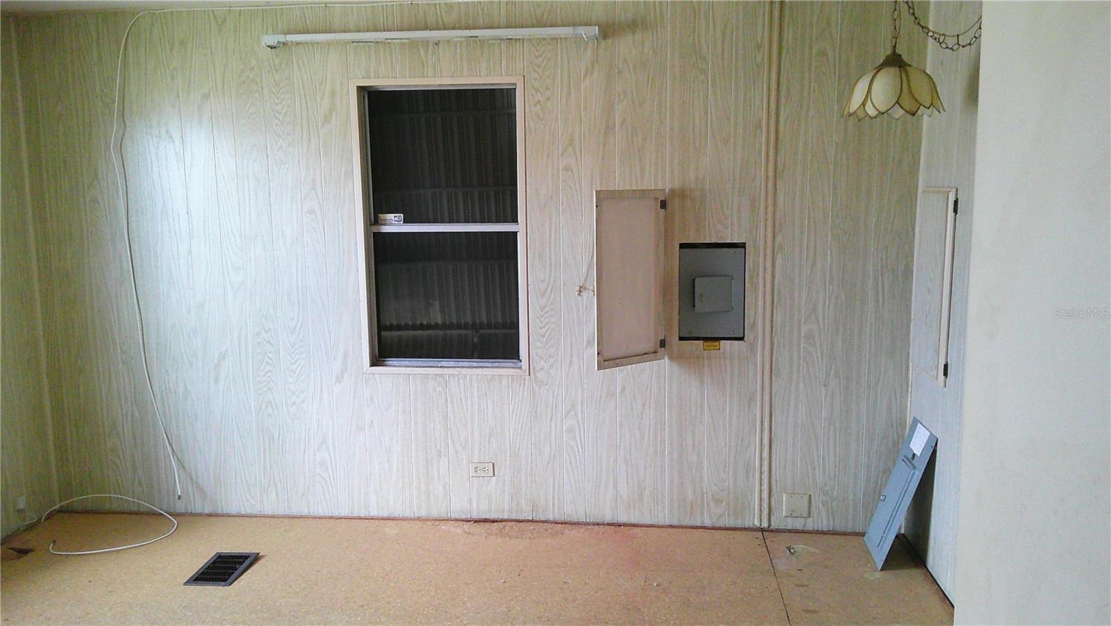 Image 28 of 37 For 6710 36th Avenue E 192