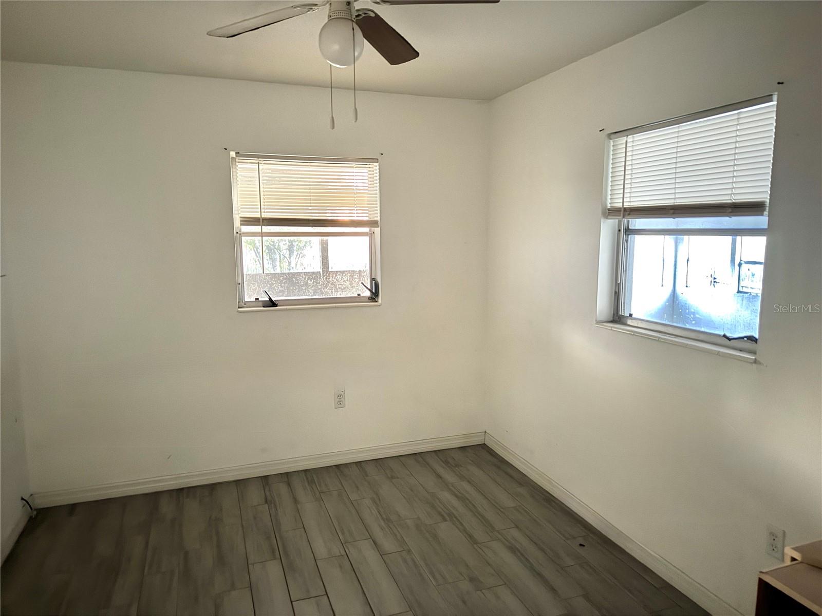 Image 5 of 14 For 1221 22nd Avenue W