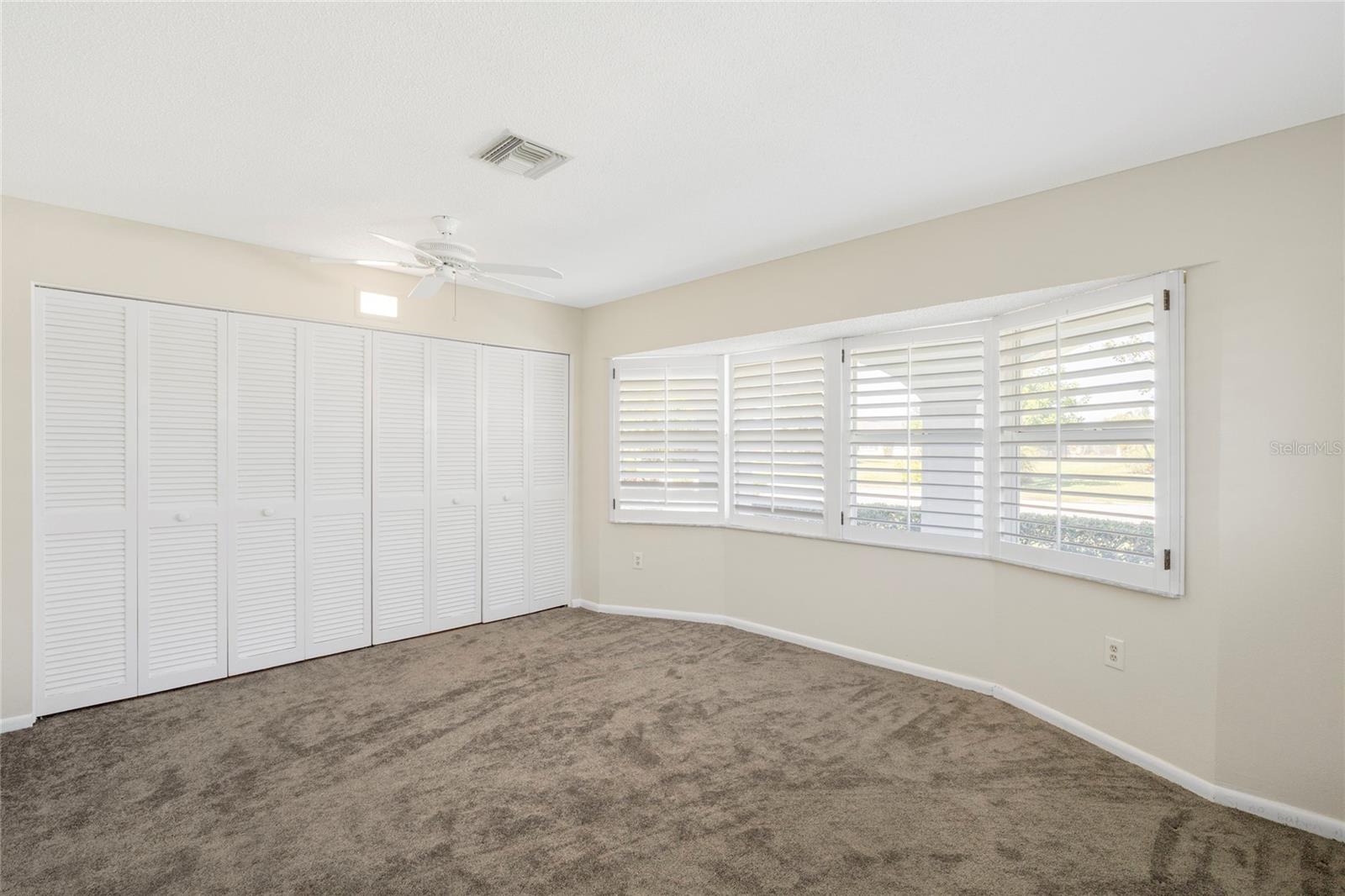 Listing photo id 12 for 928 Gondola Drive