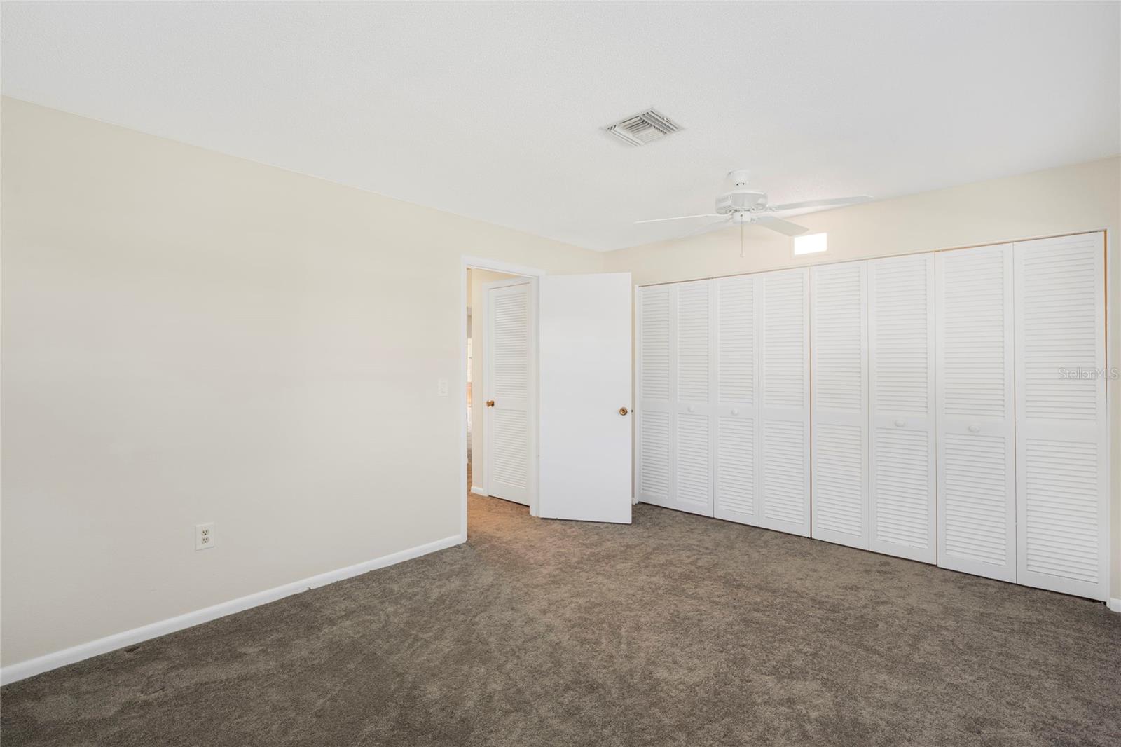 Listing photo id 13 for 928 Gondola Drive