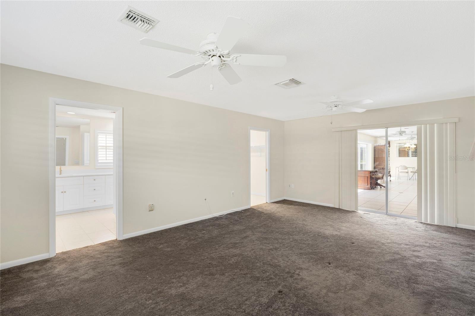 Listing photo id 18 for 928 Gondola Drive