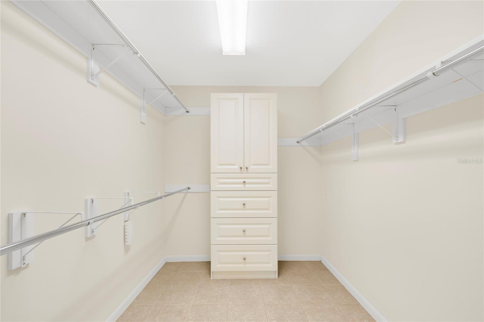 Listing photo id 20 for 928 Gondola Drive