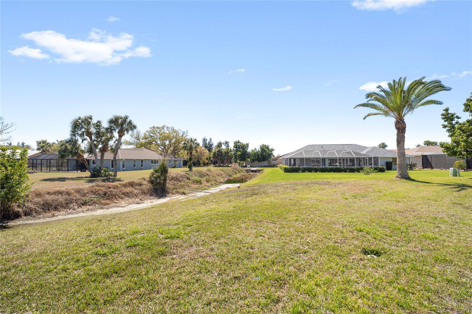 Listing photo id 26 for 928 Gondola Drive