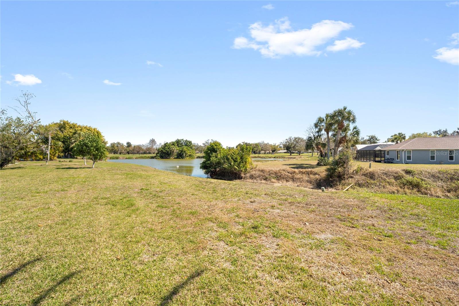 Listing photo id 28 for 928 Gondola Drive