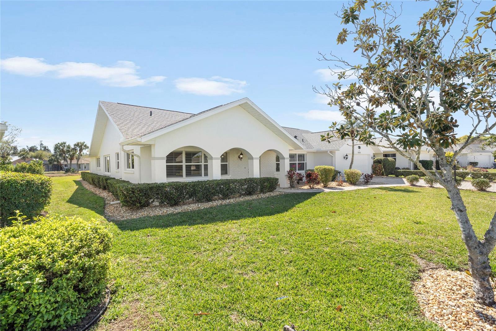 Listing photo id 2 for 928 Gondola Drive