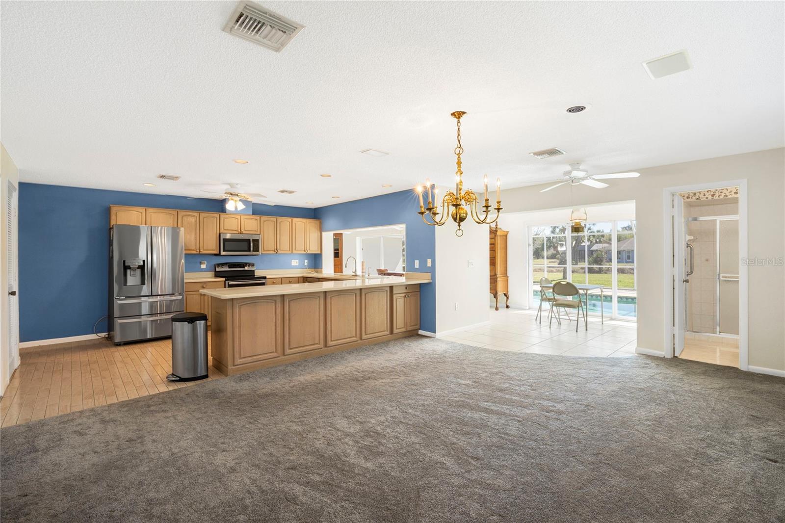 Listing photo id 7 for 928 Gondola Drive