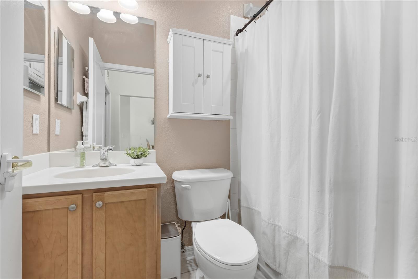 Image 15 of 24 For 811 Fairwaycove Lane 204