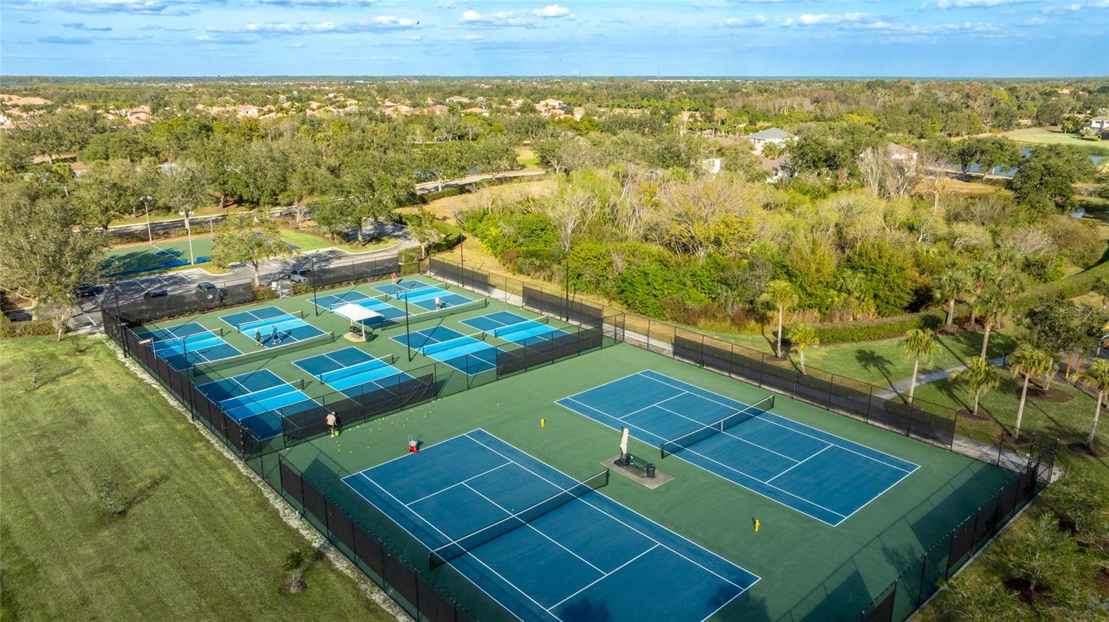 Image 19 of 24 For 811 Fairwaycove Lane 204