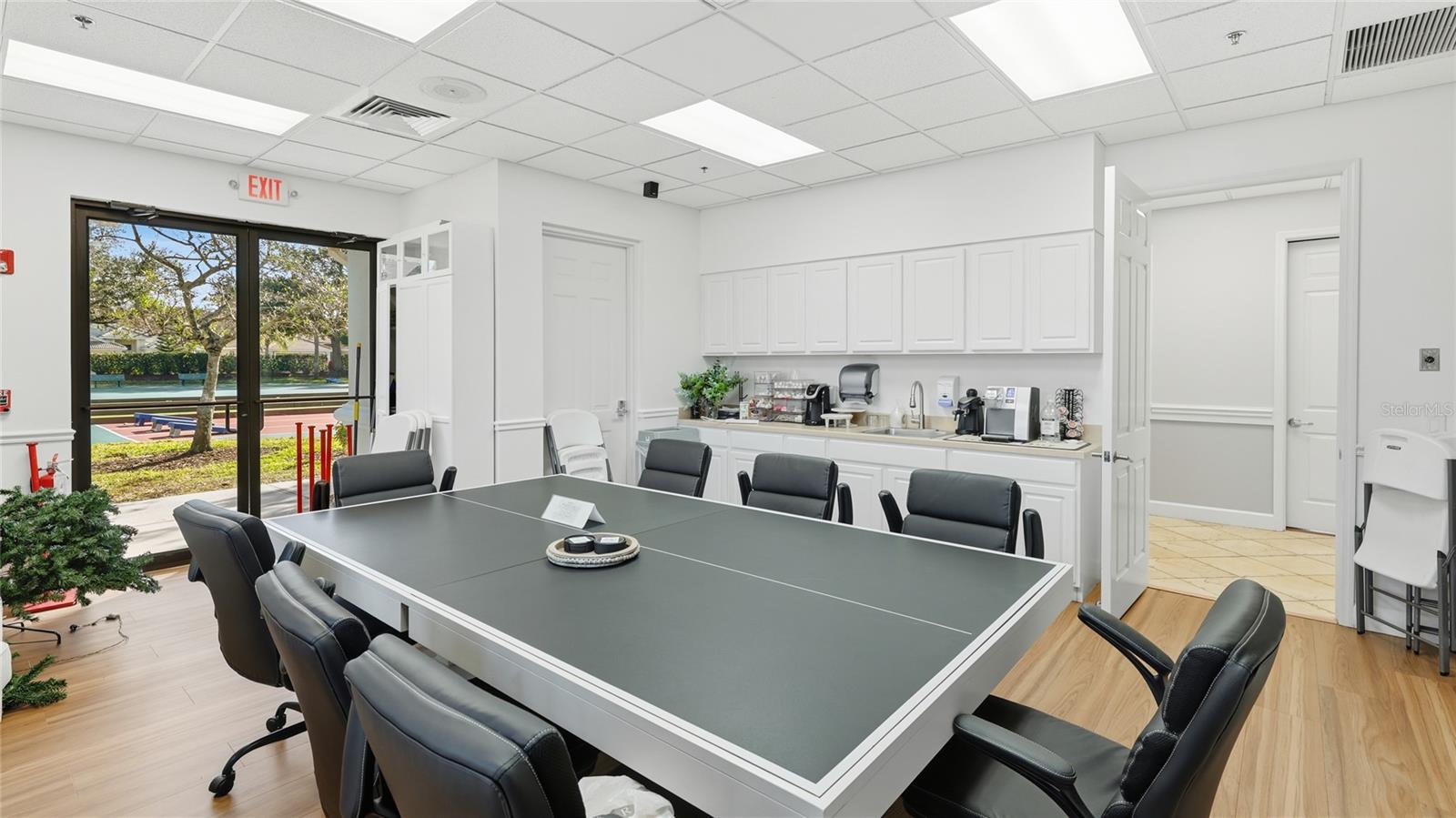 Image 23 of 24 For 811 Fairwaycove Lane 204