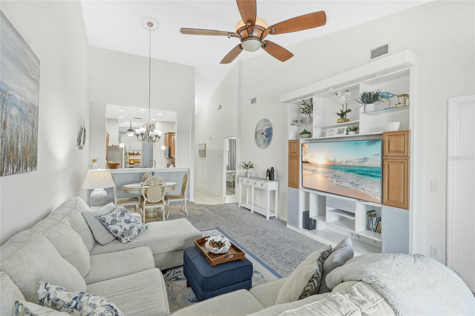 Image 4 of 24 For 811 Fairwaycove Lane 204