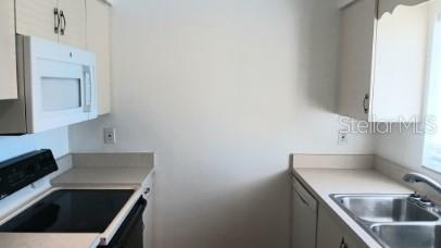 Image 9 of 21 For 2724 Hidden Lake Boulevard A