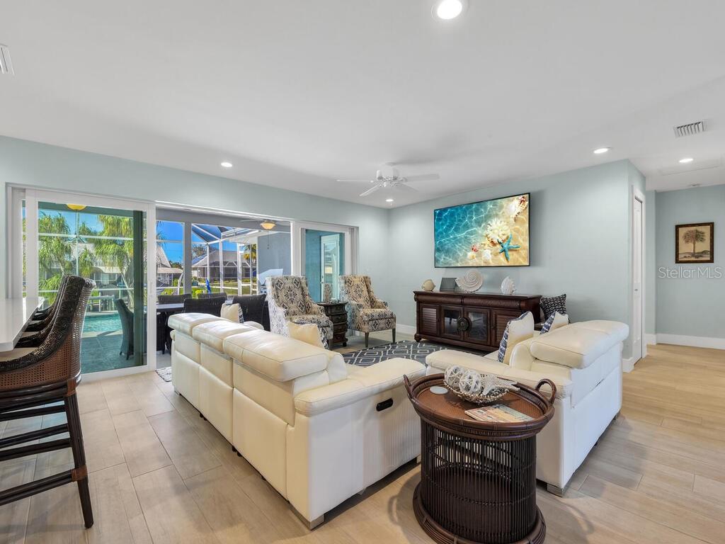 Image 11 of 37 For 3840 13th Avenue