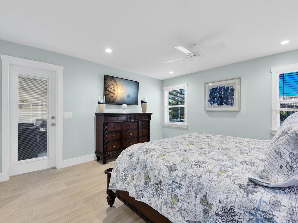 Image 14 of 37 For 3840 13th Avenue