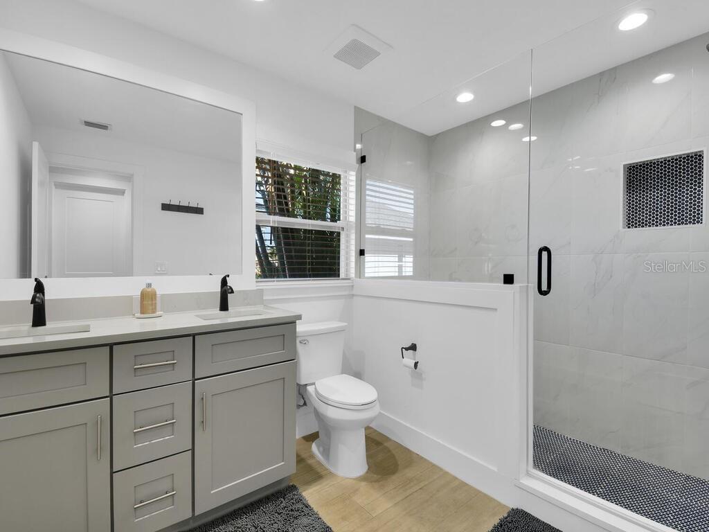 Image 16 of 37 For 3840 13th Avenue