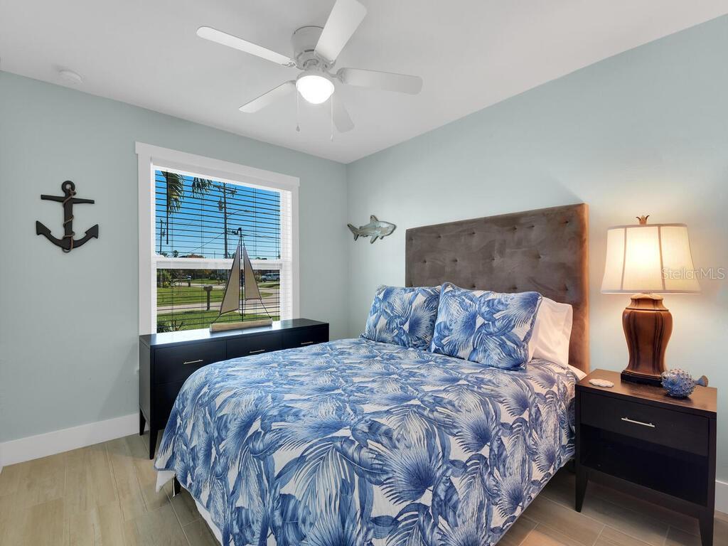 Image 20 of 37 For 3840 13th Avenue