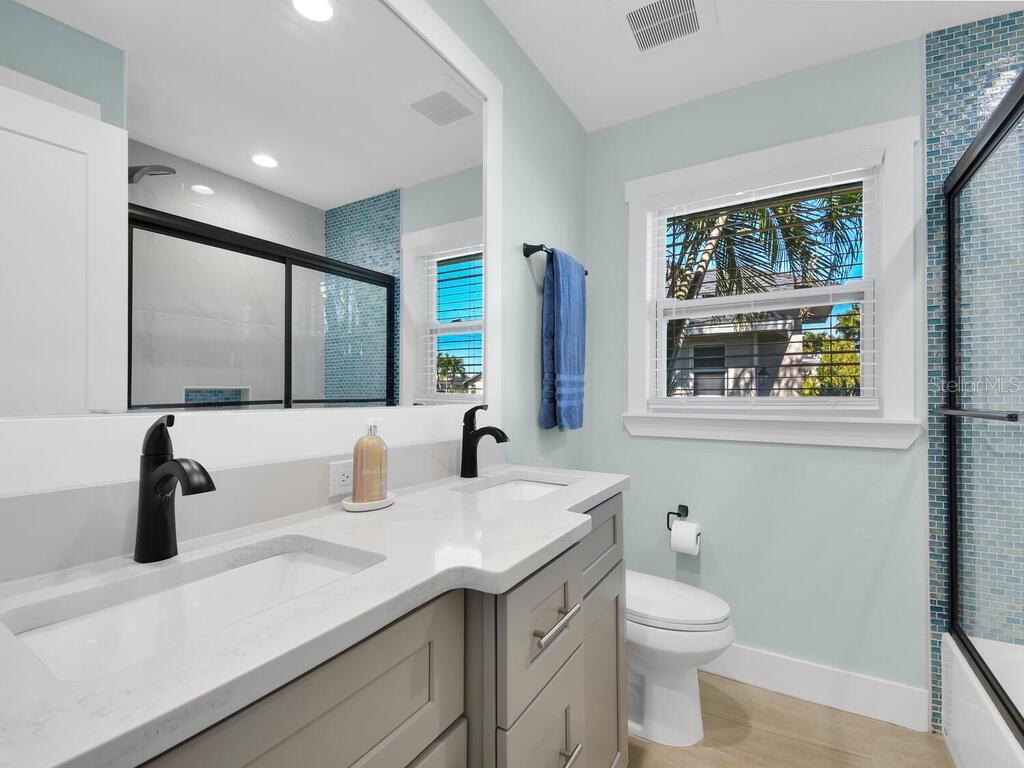 Image 22 of 37 For 3840 13th Avenue