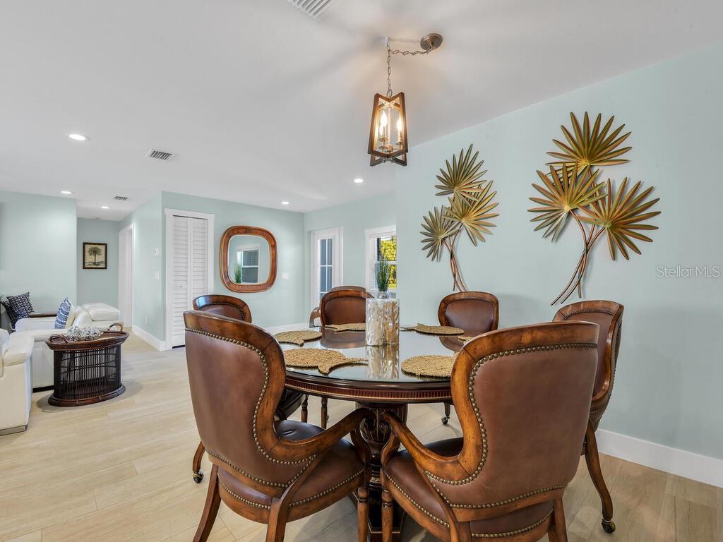 Image 9 of 37 For 3840 13th Avenue