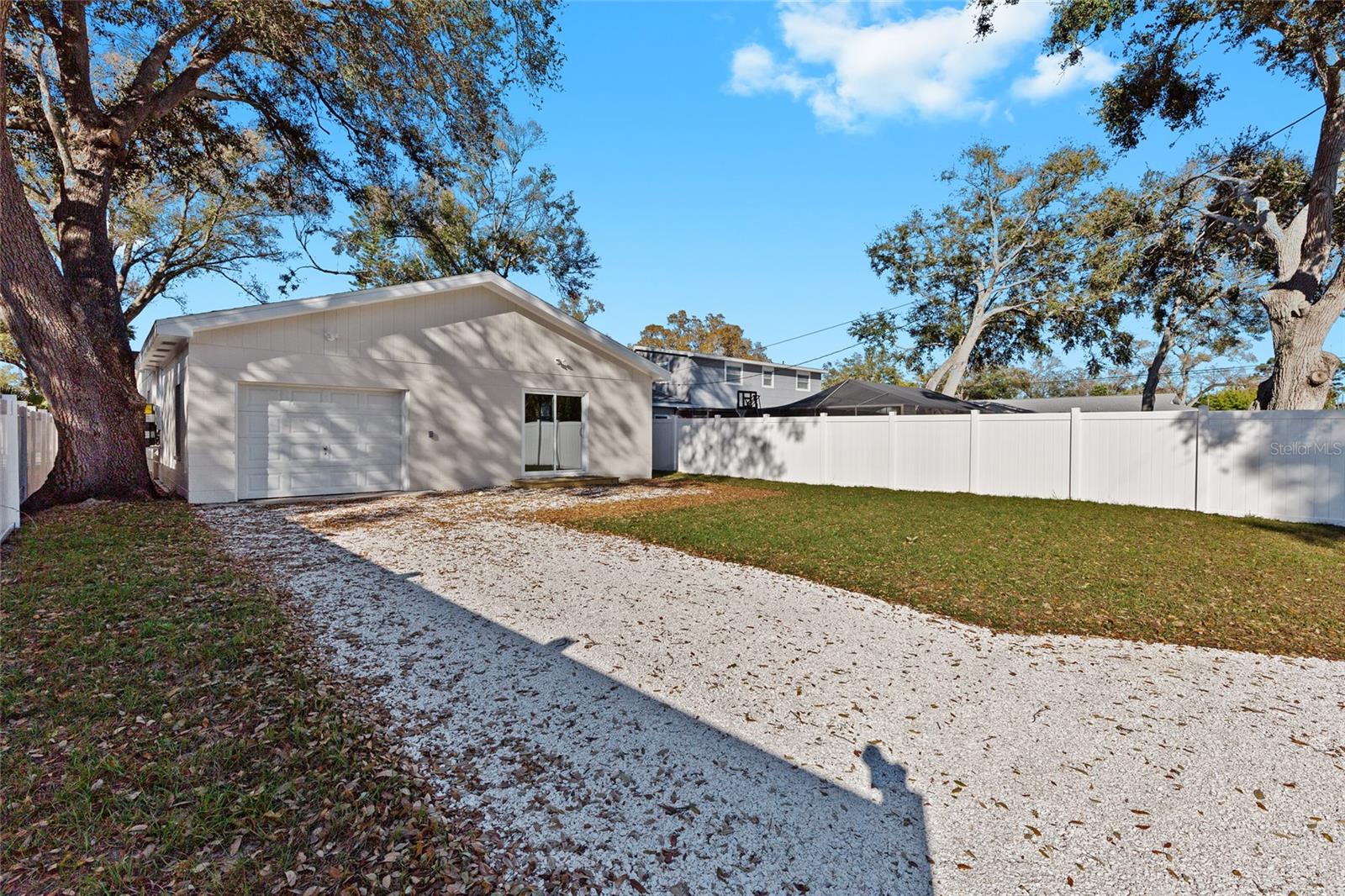 Listing photo id 15 for 5418 6th Avenue N