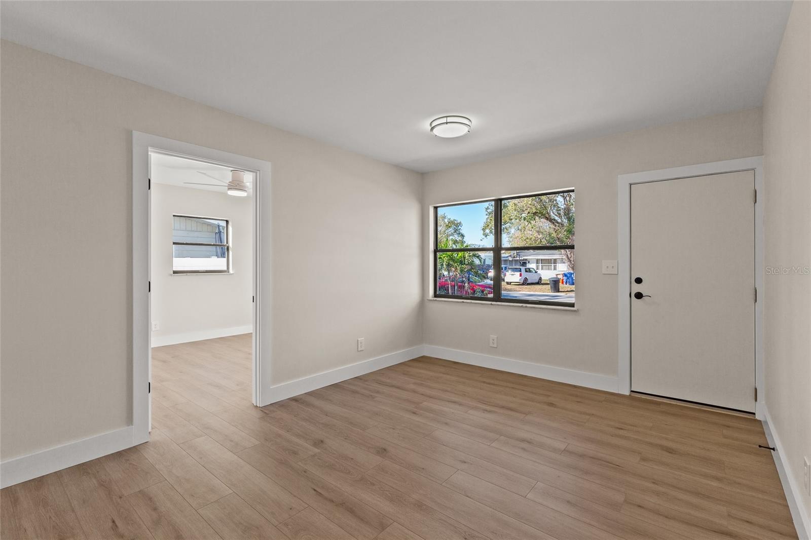 Listing photo id 4 for 5418 6th Avenue N