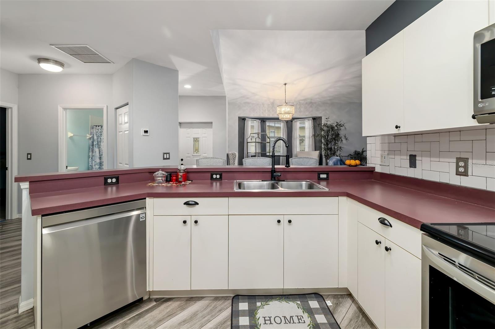 Image 16 of 44 For 411 28th Street W