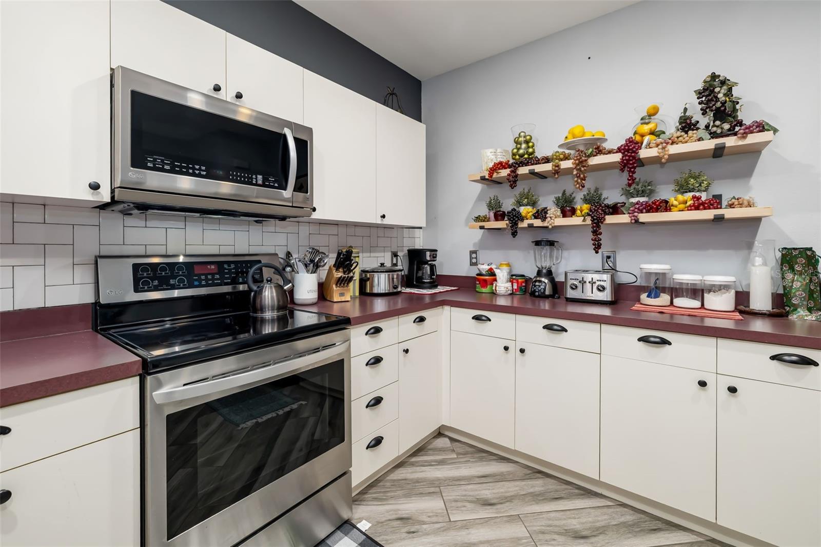 Image 17 of 44 For 411 28th Street W