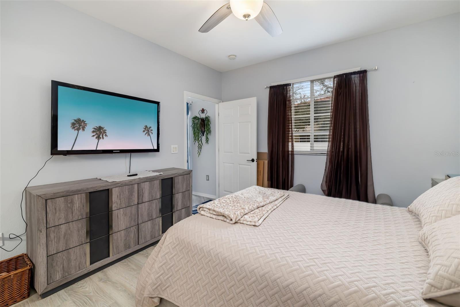 Image 22 of 44 For 411 28th Street W