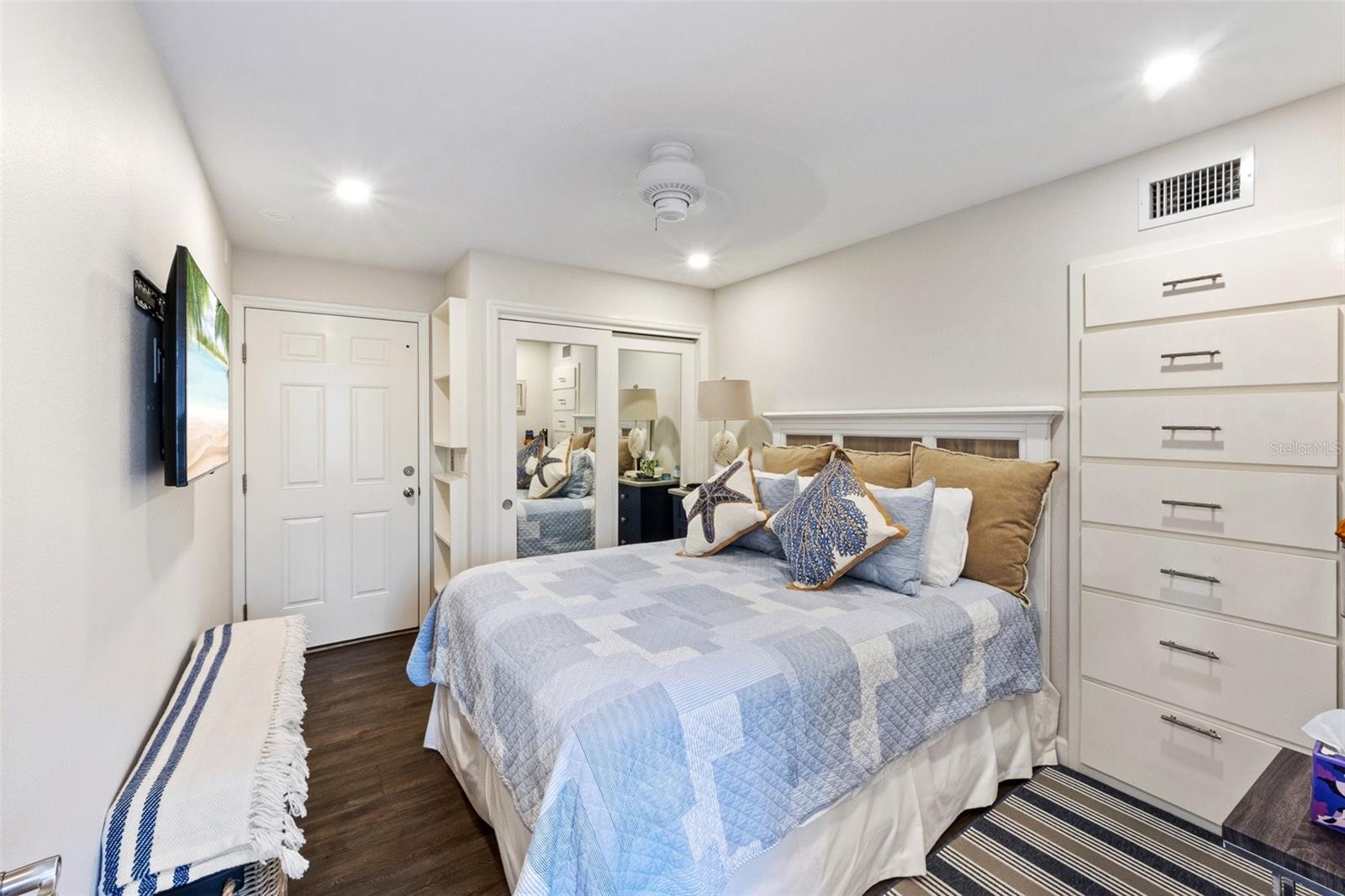 Image 13 of 42 For 103 Palm Avenue