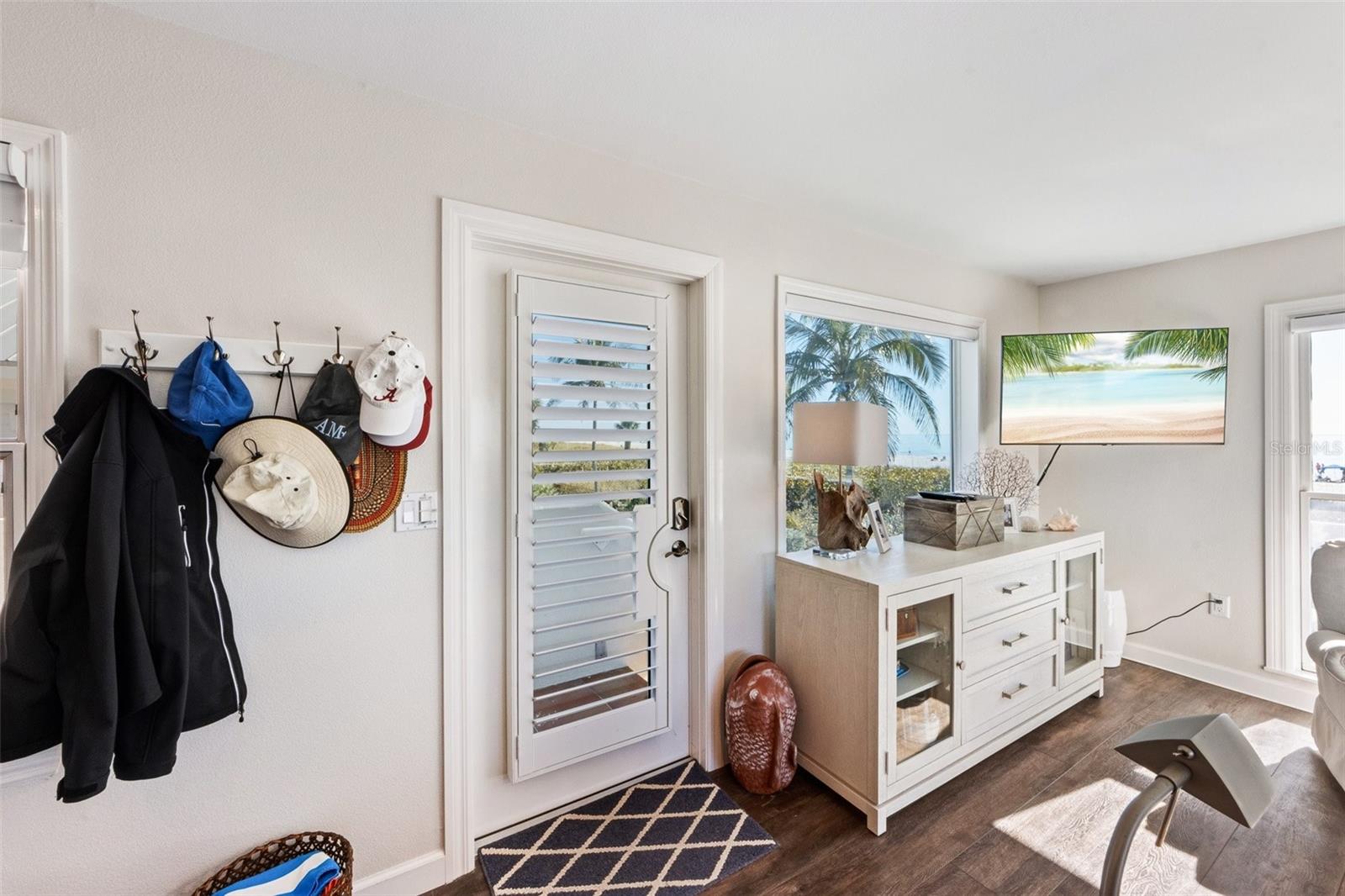 Image 7 of 42 For 103 Palm Avenue