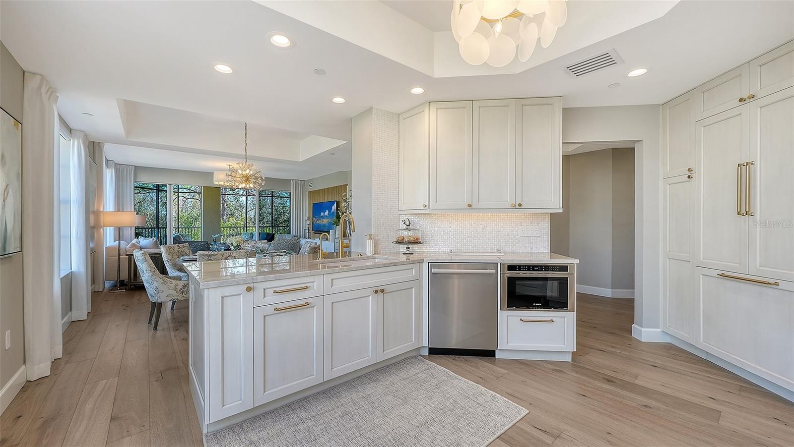 Image 19 of 85 For 6465 Watercrest Way 301