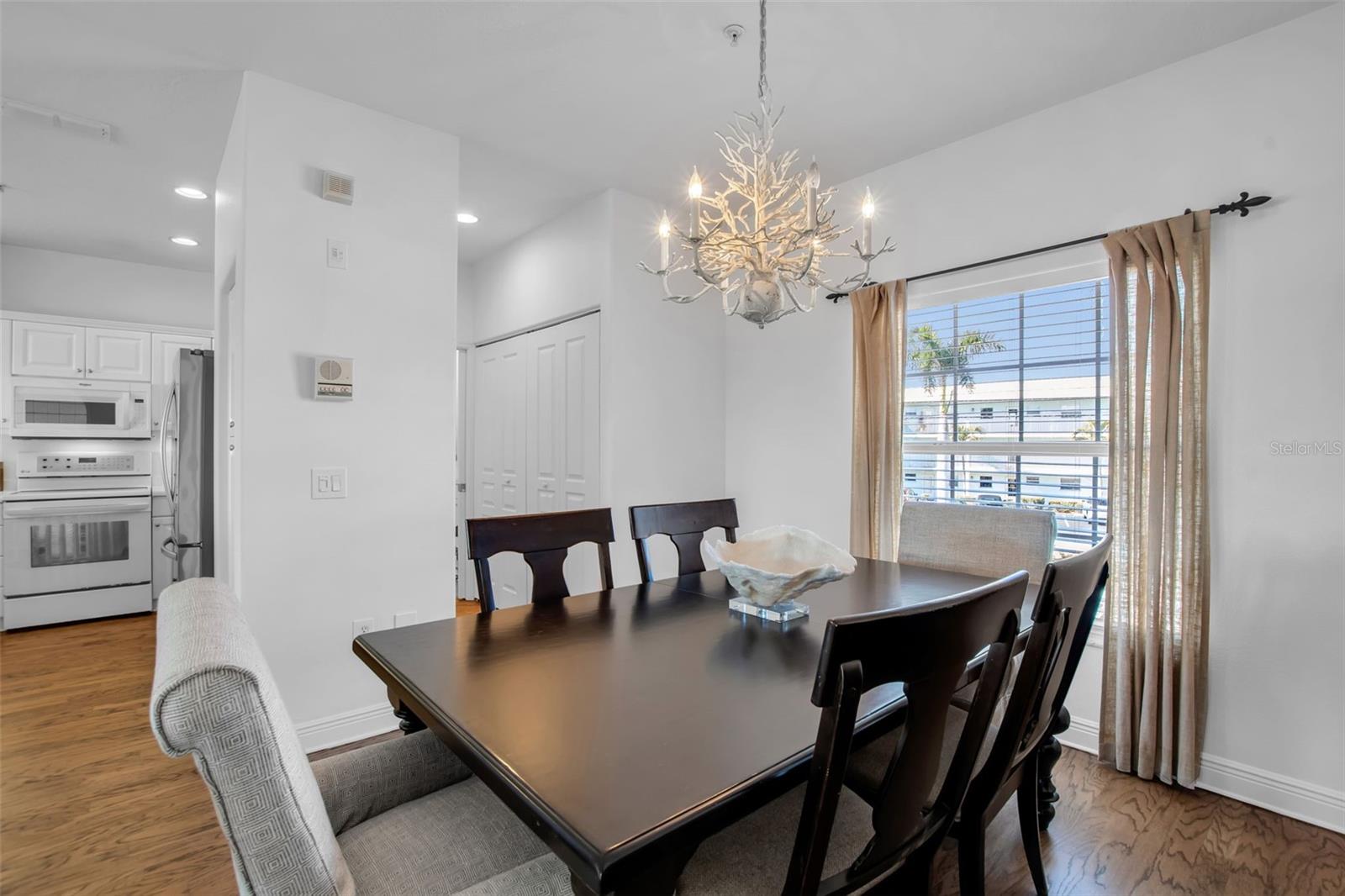 Image 11 of 45 For 9203 Midnight Pass Road 2