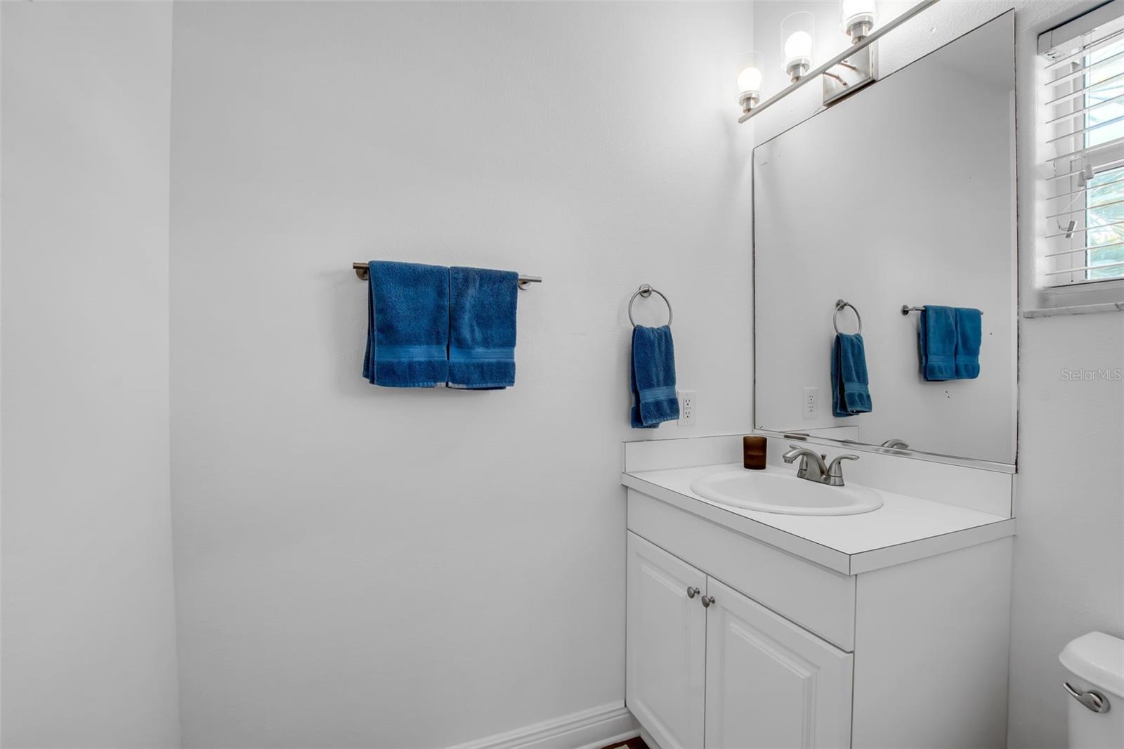 Image 16 of 45 For 9203 Midnight Pass Road 2