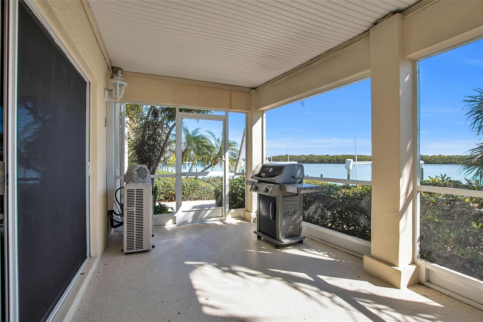 Image 36 of 45 For 9203 Midnight Pass Road 2