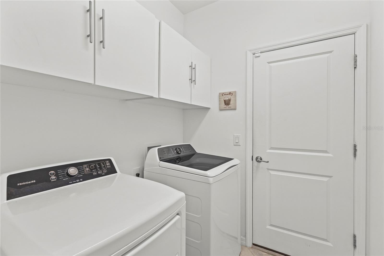 Image 16 of 41 For 15944 Honey Suckle Street