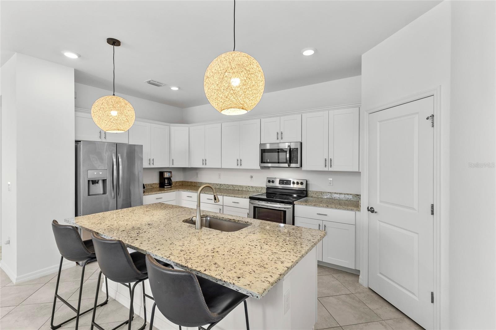 Image 18 of 41 For 15944 Honey Suckle Street