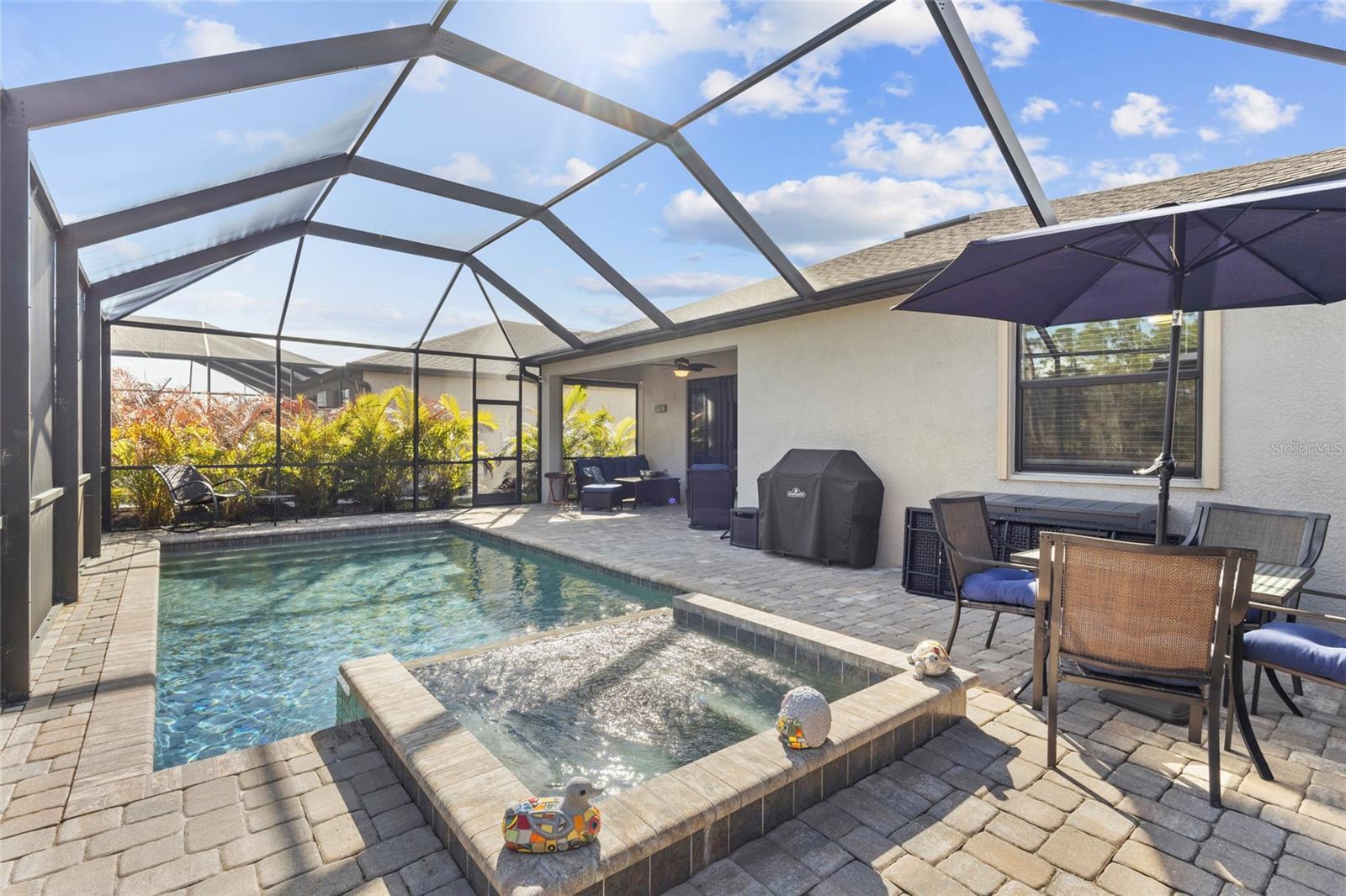 Image 33 of 41 For 15944 Honey Suckle Street