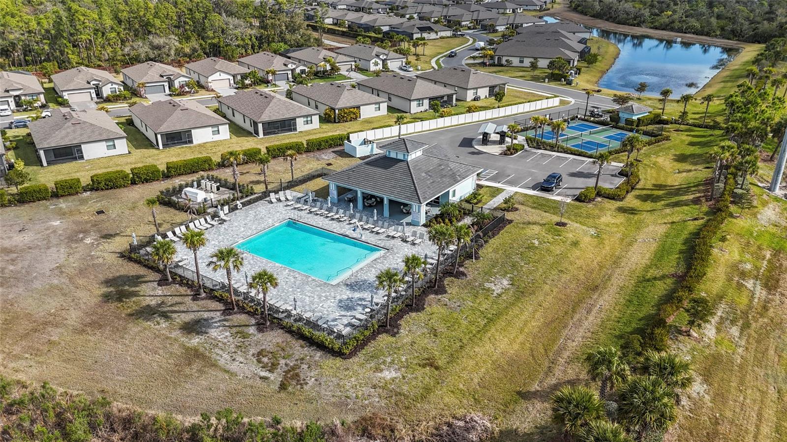 Image 39 of 41 For 15944 Honey Suckle Street