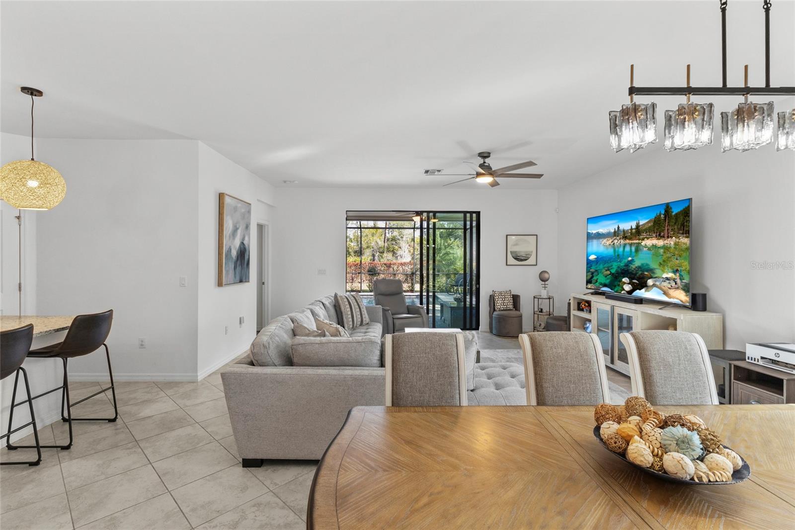 Image 6 of 41 For 15944 Honey Suckle Street