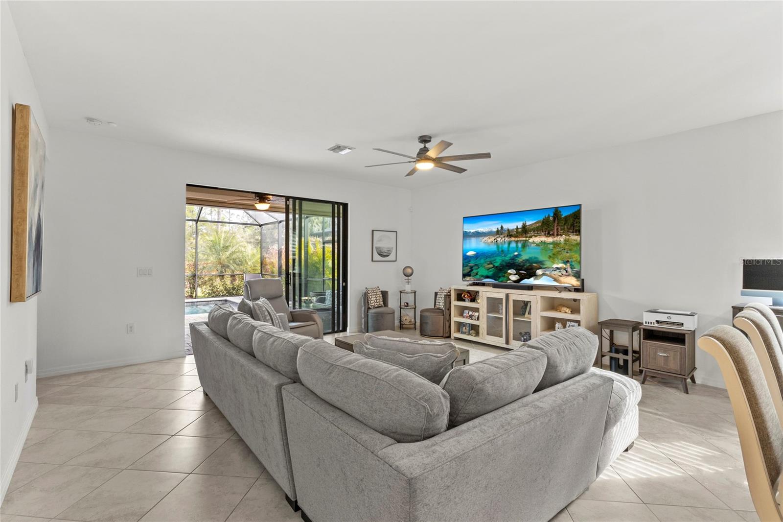 Image 8 of 41 For 15944 Honey Suckle Street