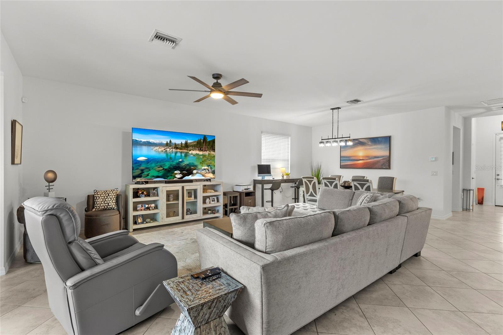 Image 9 of 41 For 15944 Honey Suckle Street