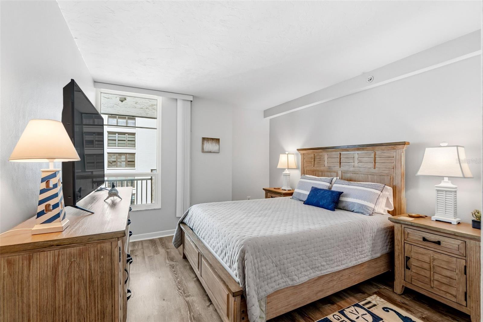 Image 28 of 43 For 631 Alhambra Road 801