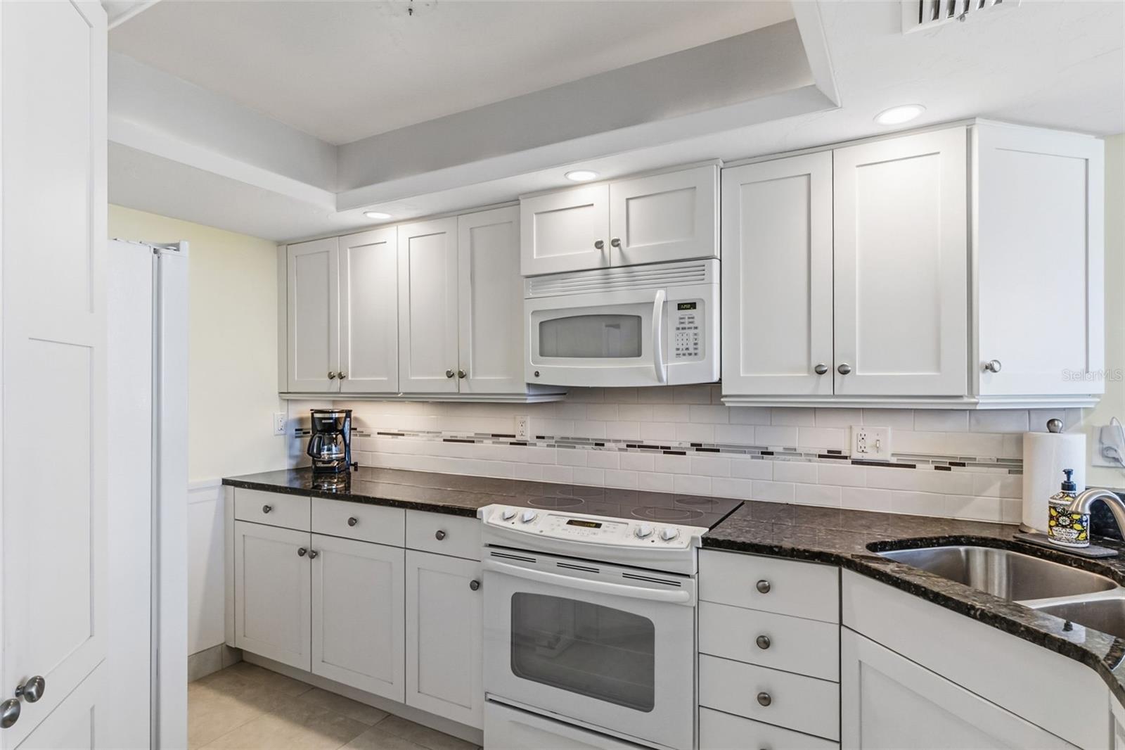 Image 6 of 43 For 631 Alhambra Road 801