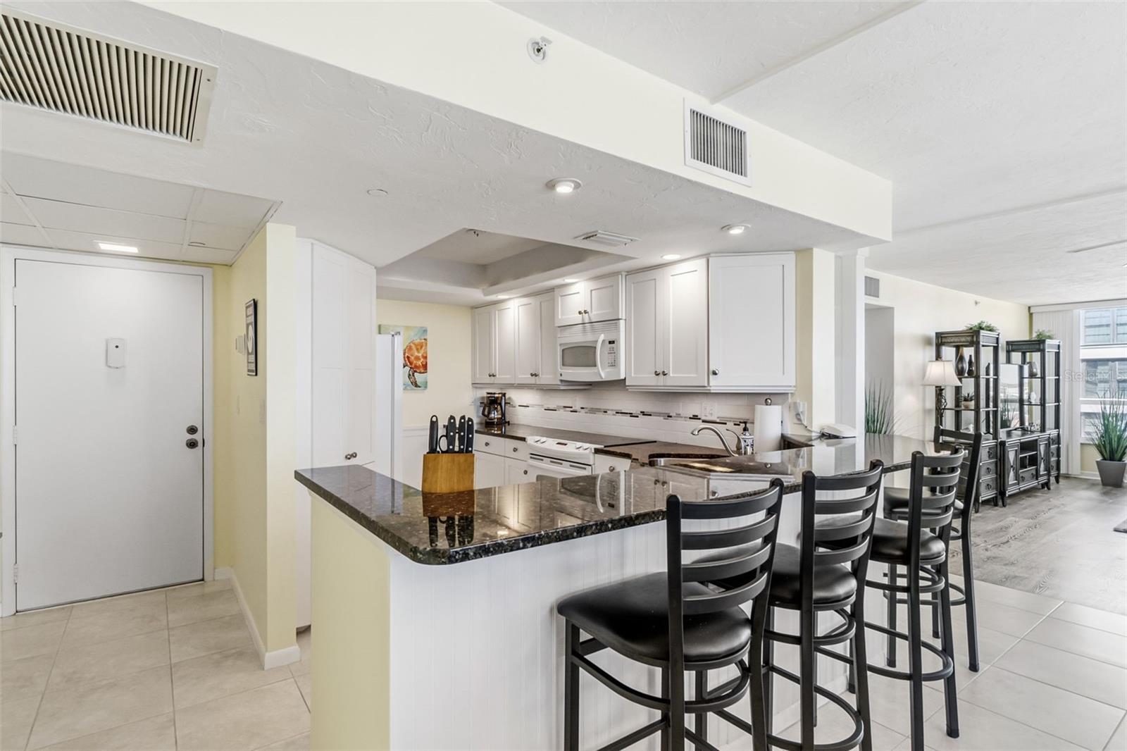 Image 8 of 43 For 631 Alhambra Road 801