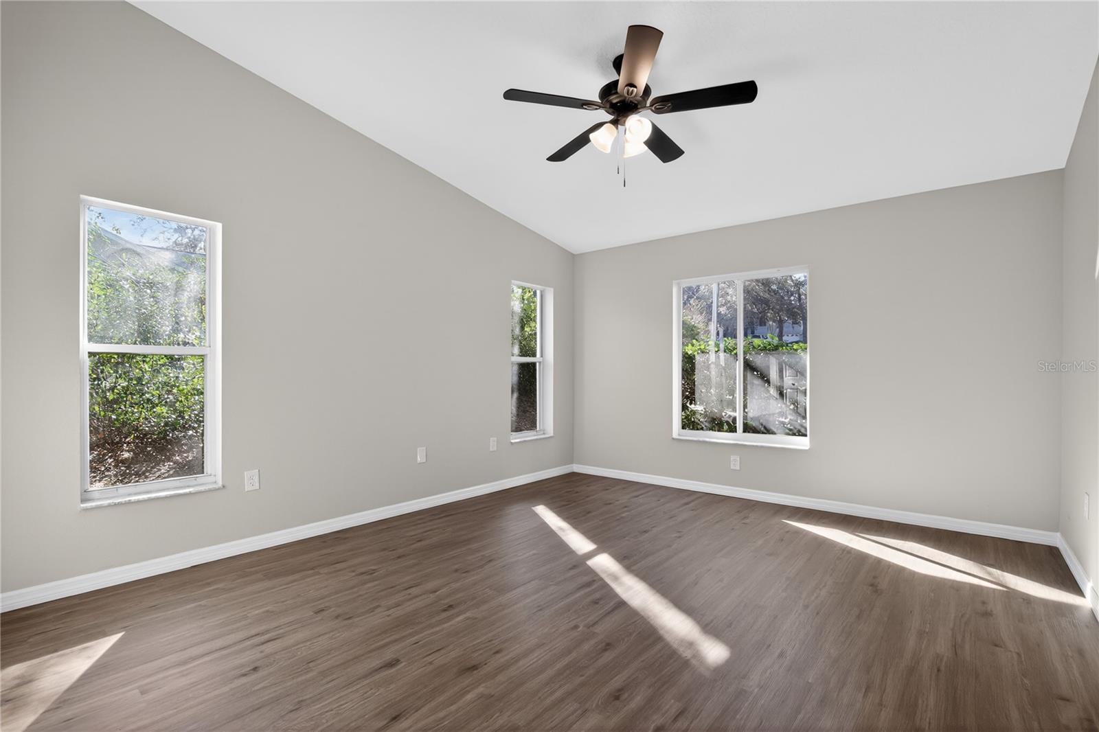 Image 23 of 33 For 1139 Mckinley Street